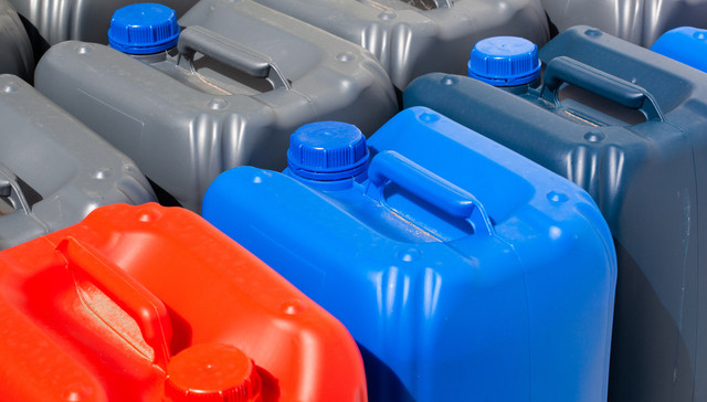 直通部委丨国家药监局：15批次化妆品检出禁用原料 教育部：严肃查处培训机构“卷款跑路”