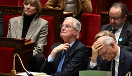 政府倒台、预算难产，债务缠身的法国或面临经济危机