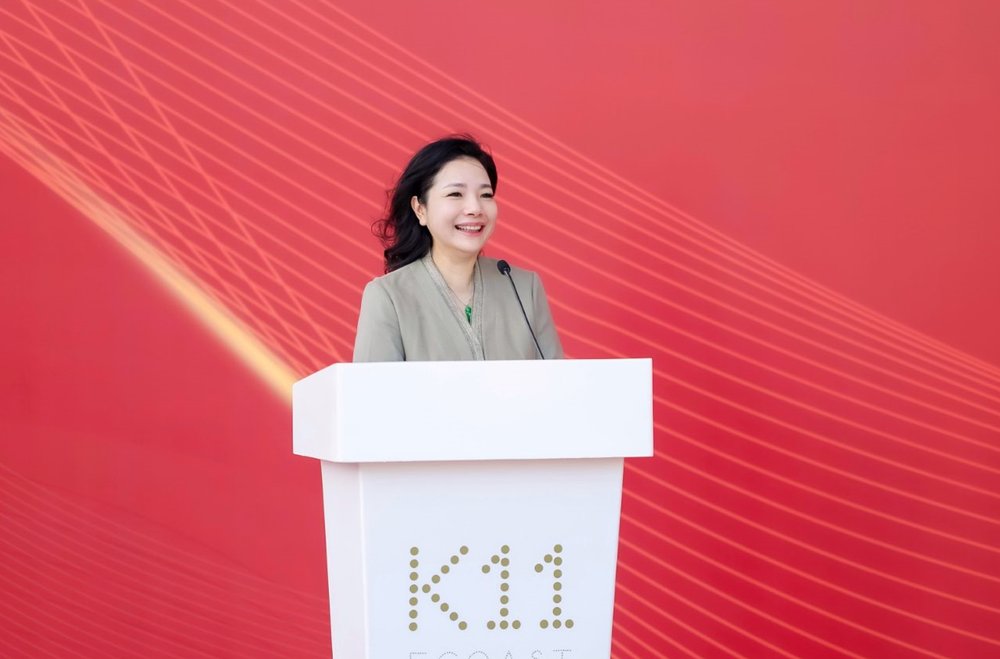 A person standing at a podiumDescription automatically generated