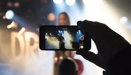 社會搖“秋招”爆火，“土味文化”逆襲