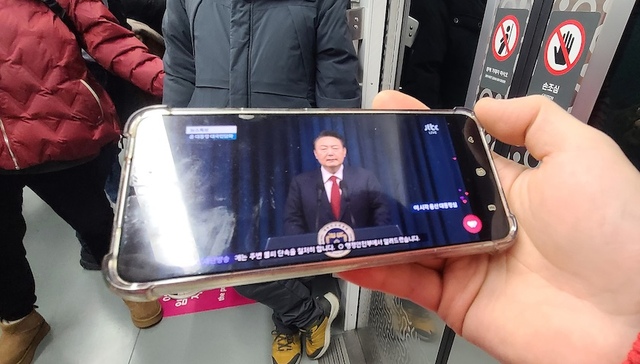 韩国执政党议员集体抵制总统弹劾案，尹锡悦涉险过关