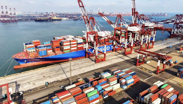 11月外贸两大看点：汽车出口同比转跌，美国零售商“抢进口”