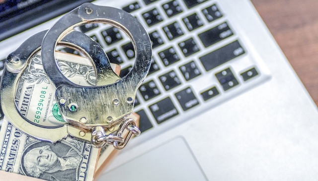 美国保险巨头CEO被枪杀背后：挖空心思“拒赔”惹众怒