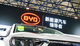 猎头挖人、砸千亿研发，比亚迪打响“车王”保卫战