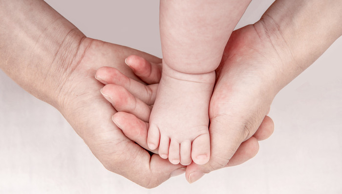 盘前机会前瞻|中央经济工作会议重磅定调！制定促进生育政策，这几家公司深耕辅助生殖和母婴用品消费领域（附概念股）