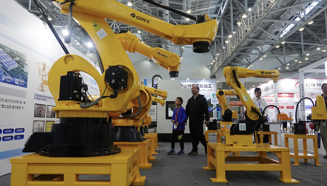 白重恩：用制造业补房地产可能会造成更严重的供需不平衡