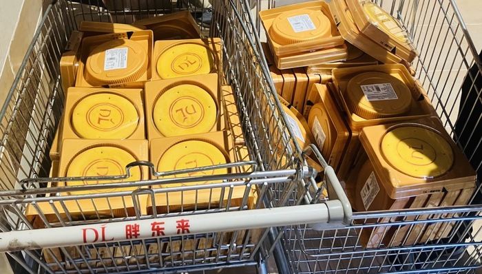 不想毁于流量的胖东来对代购下狠手