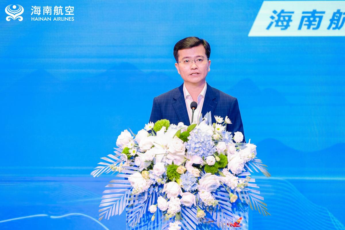 图2：三亚市政府副市长范维正在活动仪式上致辞(1)