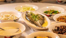 8個月狂賺4億，平價(jià)餐飲卷出百億上市巨頭