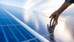 光伏硅料龙头通威、大全官宣减产，就看下游环节跟不跟了