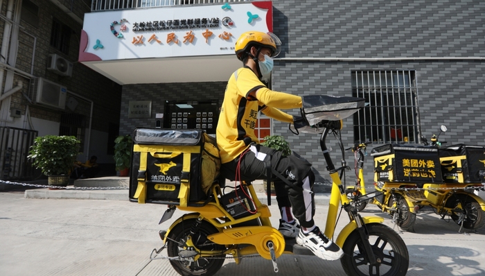 知名博主体验送外卖，称除非中国人都错峰吃饭，才能解决超时问题