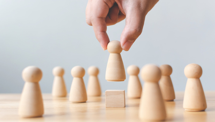 周东利辞任“宇宙房企”保利发展总经理，任上销售额冲到第一，但利润大幅下滑