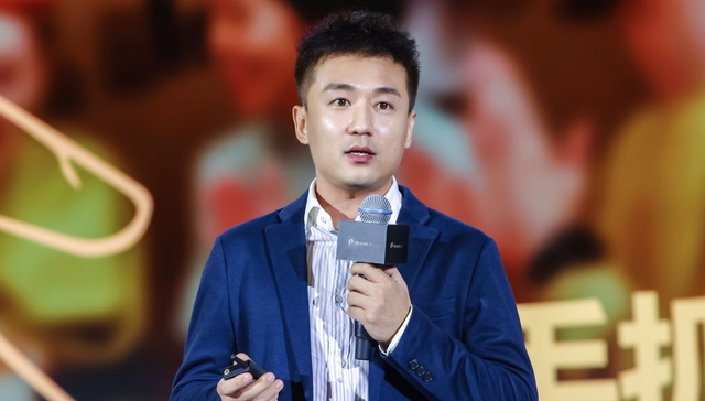 海底捞汪万明：让外国人也唱“对所有的快乐说嗨嗨”｜出海的人②