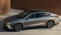 特斯拉新款Model Y來(lái)了：偽裝車雨中狂奔，現(xiàn)款降價(jià)甩庫(kù)存