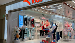 羽绒服卖两千块，安踏想造一个童装始祖鸟