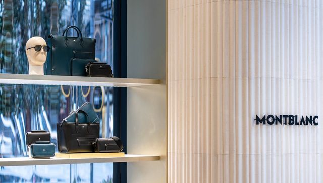 万宝龙认真卖笔