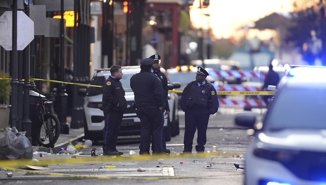 美国汽车撞人事故已致15人死，肇事司机陷入财务危机、疑受ISIS影响