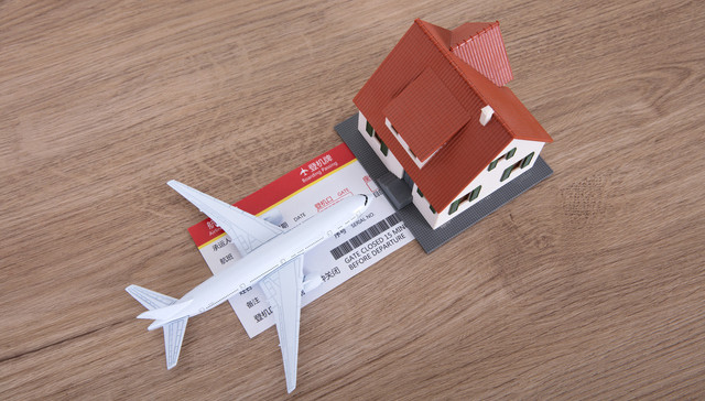 春运铁路头两日热门车次车票售罄，航空中转客流有所增加