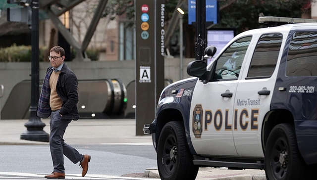 FBI确认：美国汽车冲撞事件为“独狼”恐袭