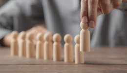 【独家】前方正证券联席所长郑震湘重回国盛证券，降佣背景下券商研究所还能“烧”多久？