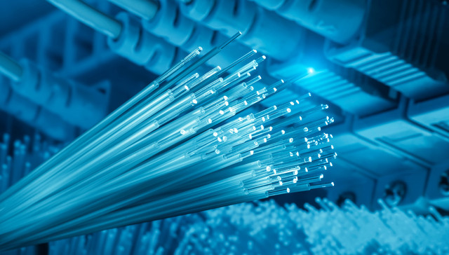 盘前机会前瞻|工信部开展万兆光网试点工作！这几家公司在400G/800G高带宽全光连接领域深度布局（附概念股）