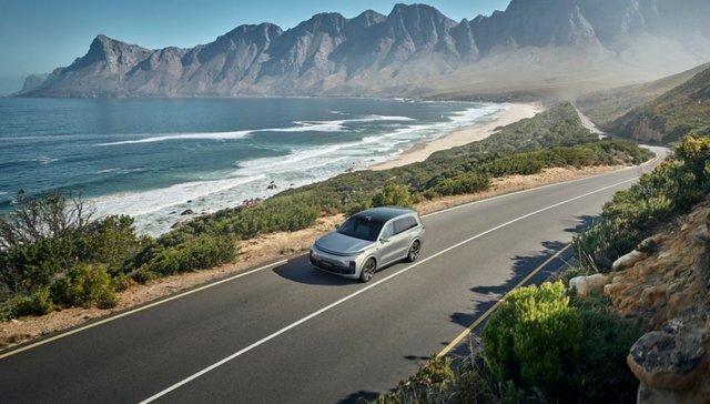 当一个人用AI驾驶理想汽车