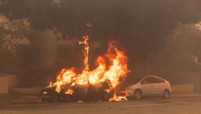 新能源汽车,火灾事故,美国社会,天下故事