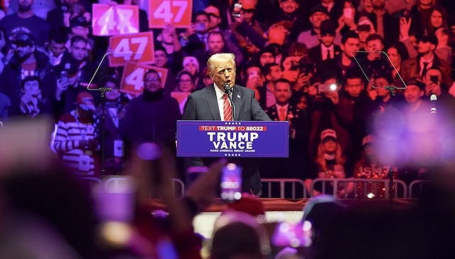 签名签到手麻！特朗普预告要废除拜登的“每一项”行政令