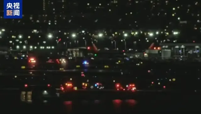 美一客机与直升机相撞坠河，机上有约60名乘客