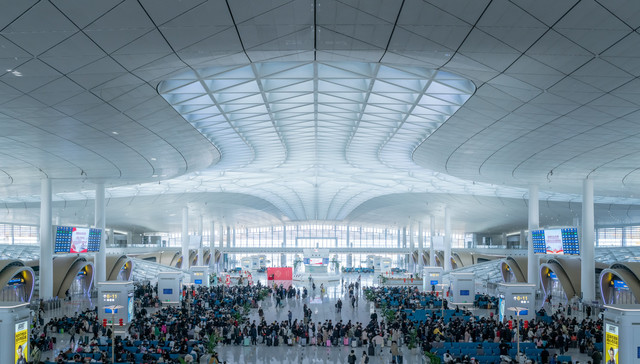 加开旅客列车2196列，今天全国铁路预计发送旅客1690万人次