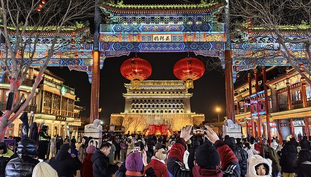 春节8天假期跨区域人员流动超23亿人次，非遗、冰雪、避寒是三大出游热门