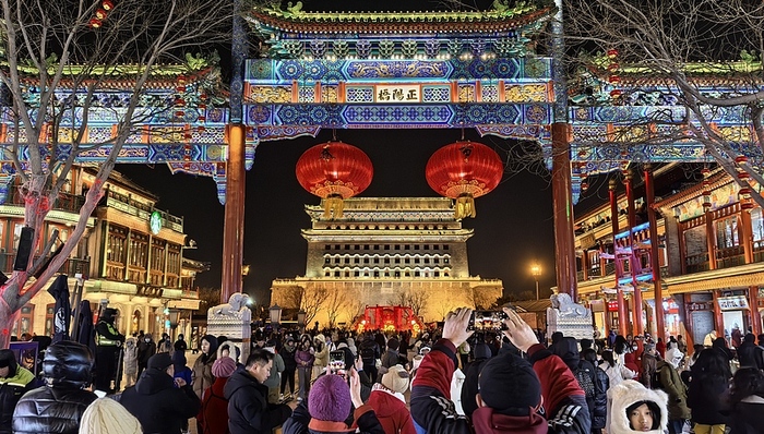 春节8天假期跨区域人员流动超23亿人次，非遗、冰雪、避寒是三大出游热门