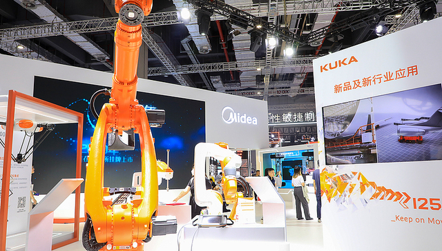 美的方洪波：2024年美的营收突破4000亿元，机器人与自动化板块业务营收已突破300亿元