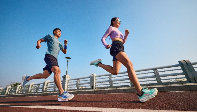 HOKA还在狂飙，新财季收入继续两位数增长