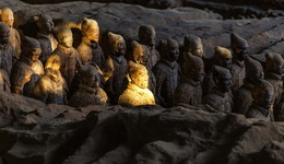 地方新聞精選 | 男子跳進(jìn)兵馬俑一號(hào)坑被處罰 湖北仙桃表彰白龍馬見(jiàn)義勇為