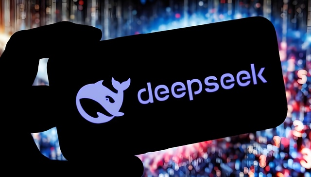盘前机会前瞻|DeepSeek涨价！本地化部署性价比凸显，这几家公司在企业级部署软件和算力芯片领域深度布局（附概念股）