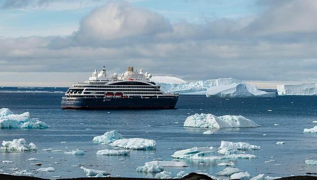 数百名游客因天气原因滞留南极，一行八人额外支出20多万