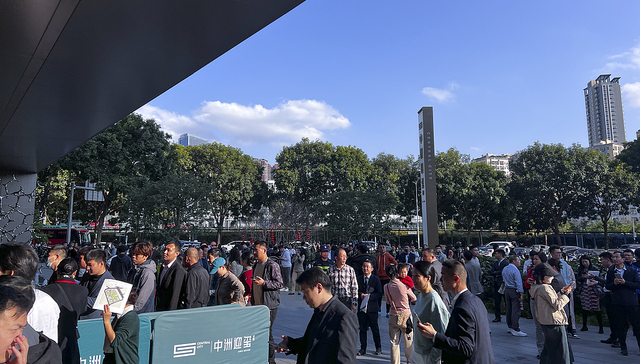 2025年土地市场或迎来弱复苏 | 地方两会看全国③