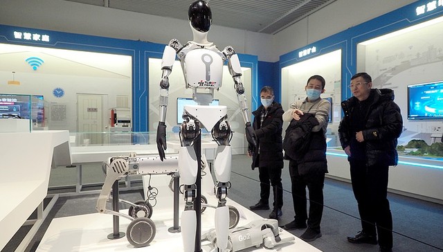 何小鹏：当前人形机器人还接近自动驾驶的L2初阶能力