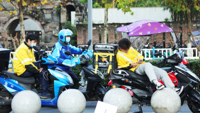 【评论】“骑手上社保”，制度性因素如何破解？