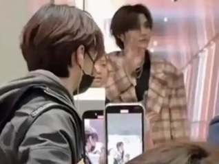 男团插队登机惹众怒，男团官博发文道歉