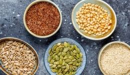 “种子循环”的姐妹们，正在买爆亚麻籽