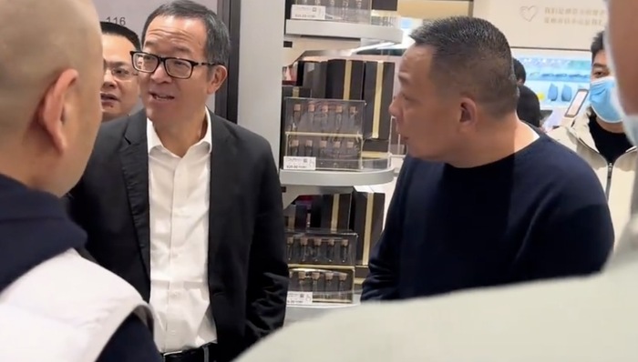 俞敏洪现身胖东来，称东方甄选与胖东来合作“有可能”