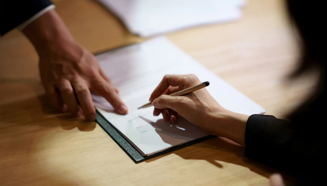 华东医药打响超十亿大品种专利战，多家公司抗凝药被暂停挂网