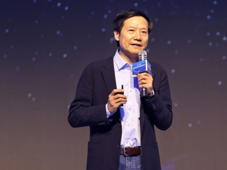 雷军超钟睒睒登顶中国首富，身家近4400亿元