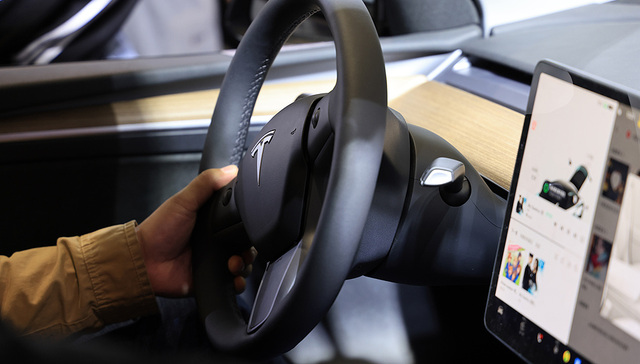 特斯拉FSD落地状况频出，尝鲜过后谁是真正的消费者？ | 电厂