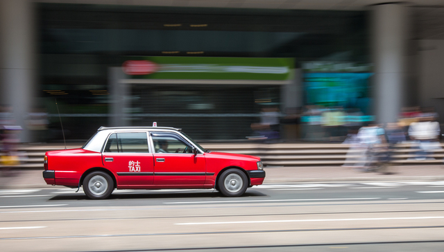 香港开源节流：公务员冻薪、开放篮球博彩和增加发债