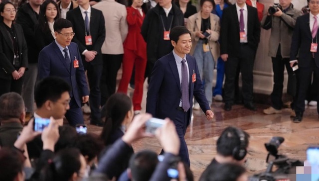 雷军亮相“代表通道”：将把最新AI技术应用到各个终端 | 两会·民企之声