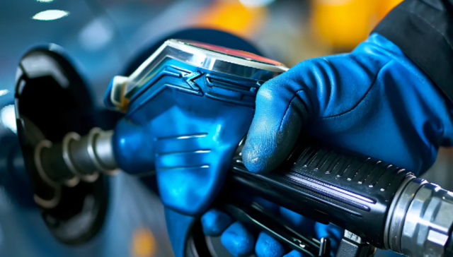 国内成品油价今晚下调，加满一箱油可少花5.5元