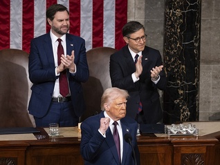 特朗普在议员抗议声中演讲：应废除美国芯片法，感谢马斯克